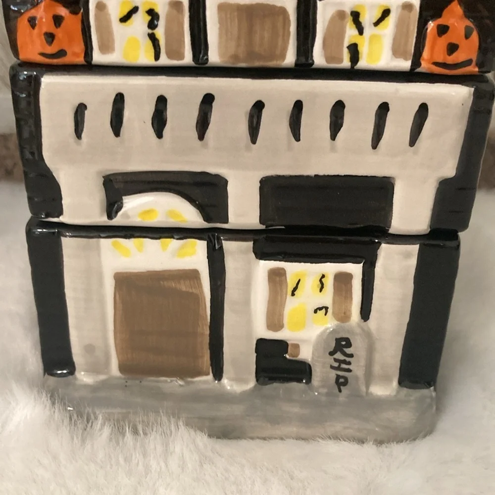10 Strawberry Street Haunted House Measuring Cups